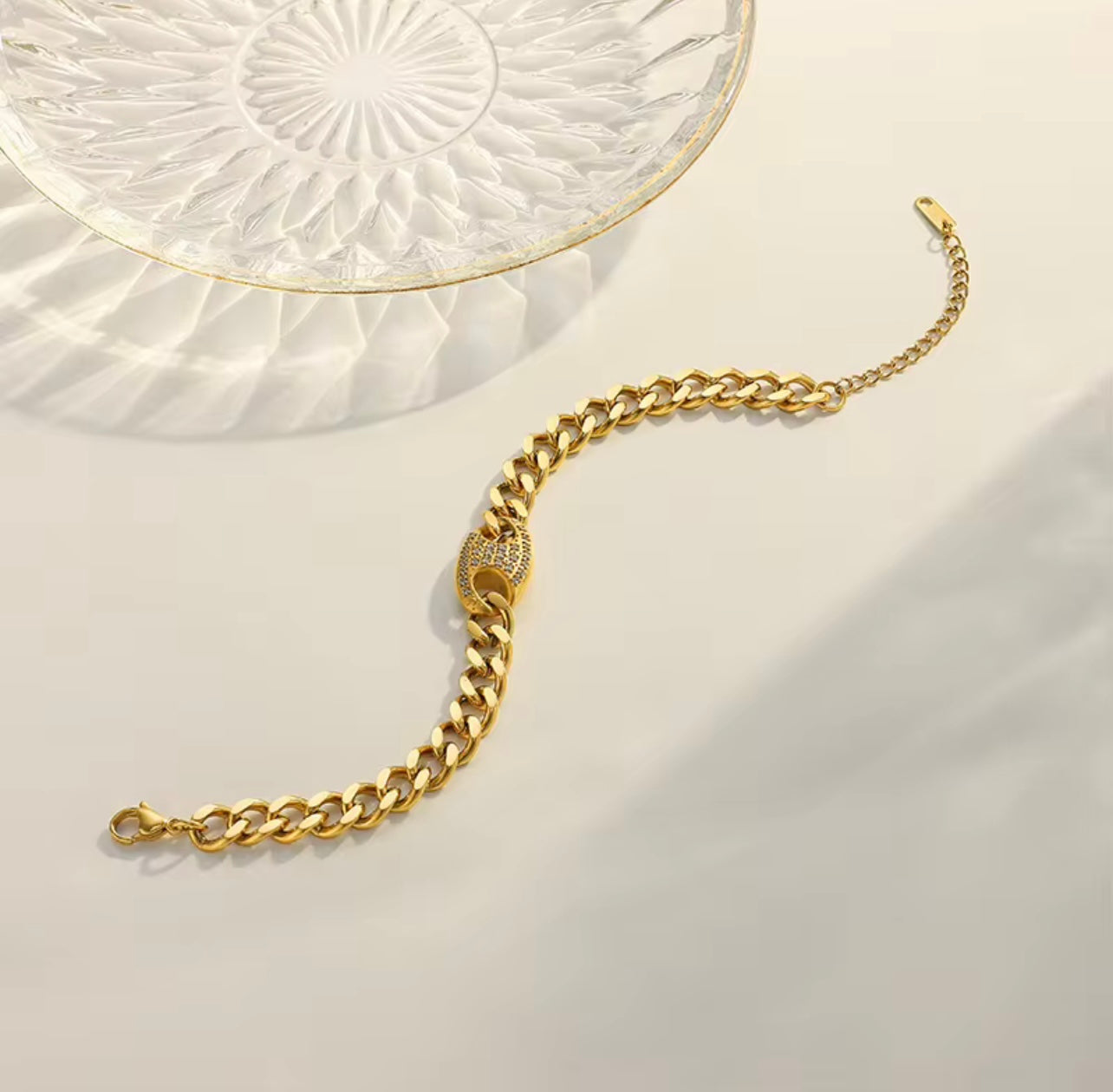 Bold Link Chain Bracelet with Crystal Accent – 18K Gold Plated