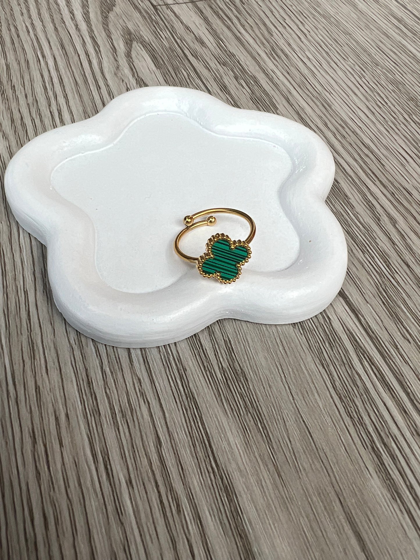 Elegant Green Clover Adjustable Ring