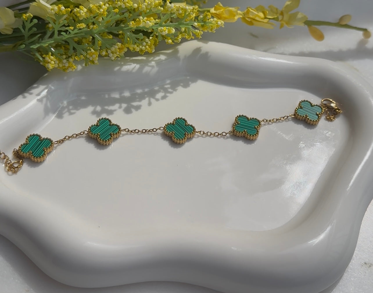 Elegant Green Clover Bracelet - 18k gold plated