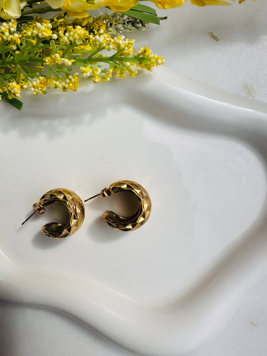 Chunky Textured Gold Hoop Earrings – Bold Geometric Shine