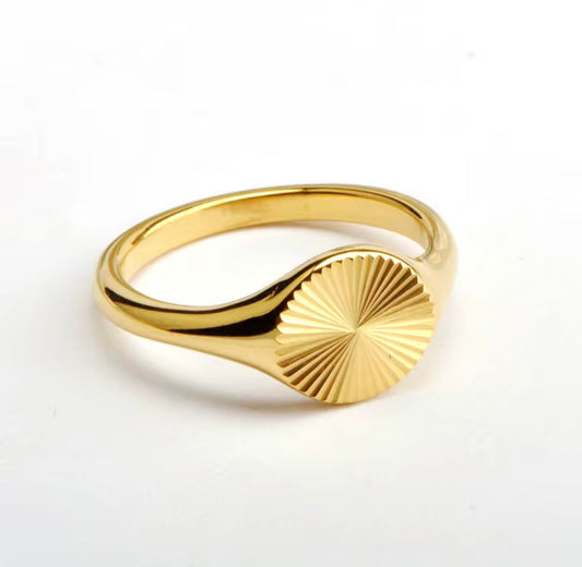 Sunburst Gold Signet Ring - 18k gold